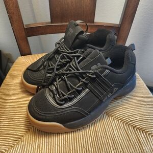 💖💖💖Fila Black Sneakers with Gum Outsole - Low Top Athletic Shoes